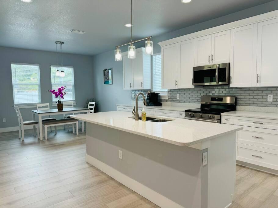 Brand New Tampa Oasis With Private Jacuzzi Retreat Villa Lutz Exterior photo